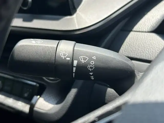 トヨタ プリウス U 兵庫県 2023(令5)年 1.3万km アティチュードブラックマイカ 純正ナビ/・フルセグ/・BT/ビルトインETC/クルーズコントロール追従/衝突軽減/Wエアバック/ハンドルヒーター/シートヒーター（D＋N）/ウインカーミラー/純正LEDライト/前後コーナーセンサー/社外アルミホイール