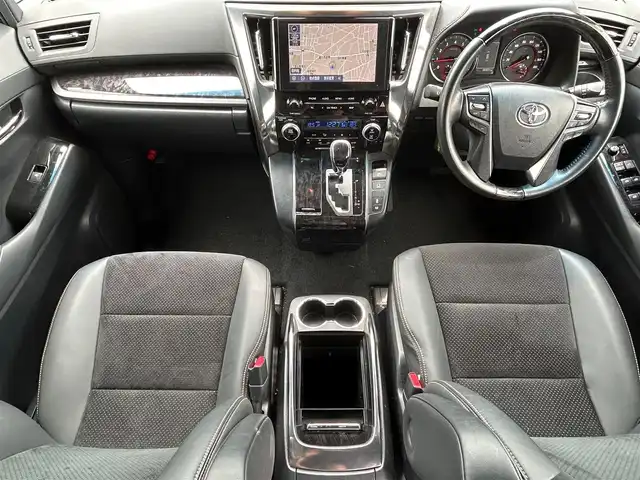 トヨタ アルファード S タイプゴールド 静岡県 2020(令2)年 3.7万km ホワイトパールクリスタルシャイン エンジンスタートボタン/パワーステアリング/パワーウィンドウ/スペアキー/追従走行ありクルーズコントロール/Bluetooth接続/後席用モニター/CDチェンジャー/USB入力端子/純正ETC/バックカメラ/フルセグTV/DVD再生機能ありSDナビ/３列シート/オットマン/電動リアゲート/前方ドライブレコーダー/ウォークスルー/純正フロアマット/ハーフレザーシート/両側パワースライドドア/純正エアロパーツ/純正アルミホイール/ABS/横滑り防止装置/レーンキープアシスト/前後コーナーセンサー/オートライト/オートマチックハイビーム/LEDヘッドライト/W+サイドエアバック/衝突軽減システム