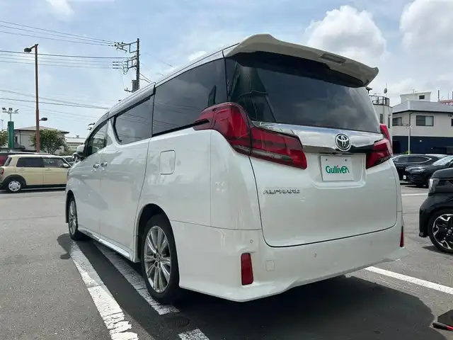 トヨタ アルファード S タイプゴールド 静岡県 2020(令2)年 3.7万km ホワイトパールクリスタルシャイン エンジンスタートボタン/パワーステアリング/パワーウィンドウ/スペアキー/追従走行ありクルーズコントロール/Bluetooth接続/後席用モニター/CDチェンジャー/USB入力端子/純正ETC/バックカメラ/フルセグTV/DVD再生機能ありSDナビ/３列シート/オットマン/電動リアゲート/前方ドライブレコーダー/ウォークスルー/純正フロアマット/ハーフレザーシート/両側パワースライドドア/純正エアロパーツ/純正アルミホイール/ABS/横滑り防止装置/レーンキープアシスト/前後コーナーセンサー/オートライト/オートマチックハイビーム/LEDヘッドライト/W+サイドエアバック/衝突軽減システム