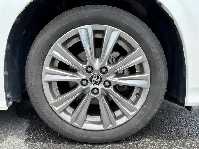 トヨタ アルファード S タイプゴールド 静岡県 2020(令2)年 3.7万km ホワイトパールクリスタルシャイン エンジンスタートボタン/パワーステアリング/パワーウィンドウ/スペアキー/追従走行ありクルーズコントロール/Bluetooth接続/後席用モニター/CDチェンジャー/USB入力端子/純正ETC/バックカメラ/フルセグTV/DVD再生機能ありSDナビ/３列シート/オットマン/電動リアゲート/前方ドライブレコーダー/ウォークスルー/純正フロアマット/ハーフレザーシート/両側パワースライドドア/純正エアロパーツ/純正アルミホイール/ABS/横滑り防止装置/レーンキープアシスト/前後コーナーセンサー/オートライト/オートマチックハイビーム/LEDヘッドライト/W+サイドエアバック/衝突軽減システム