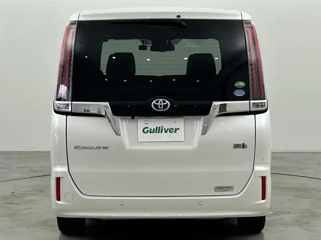 トヨタ エスクァイア ハイブリッド Gi プレミアムパッケージ 福岡県 2020(令2)年 7.6万km ホワイトパールクリスタルシャイン 後席モニター　/純正９型ナビ　/バックカメラ　/ＥＴＣ２．０　/前後ドラレコ　/クルーズコントロール　/衝突被害軽減ブレーキ　/レーンキープ　/ＰＫＳＢ　/ブラウンハーフレザー　/両側電動スライドドア　/シートヒーター