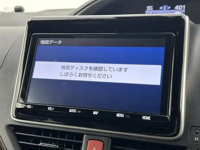 トヨタ エスクァイア ハイブリッド Gi プレミアムパッケージ 福岡県 2020(令2)年 7.6万km ホワイトパールクリスタルシャイン 後席モニター　/純正９型ナビ　/バックカメラ　/ＥＴＣ２．０　/前後ドラレコ　/クルーズコントロール　/衝突被害軽減ブレーキ　/レーンキープ　/ＰＫＳＢ　/ブラウンハーフレザー　/両側電動スライドドア　/シートヒーター
