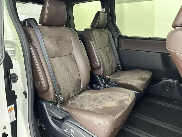 トヨタ エスクァイア ハイブリッド Gi プレミアムパッケージ 福岡県 2020(令2)年 7.6万km ホワイトパールクリスタルシャイン 後席モニター　/純正９型ナビ　/バックカメラ　/ＥＴＣ２．０　/前後ドラレコ　/クルーズコントロール　/衝突被害軽減ブレーキ　/レーンキープ　/ＰＫＳＢ　/ブラウンハーフレザー　/両側電動スライドドア　/シートヒーター