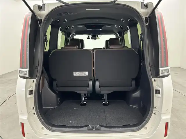 トヨタ エスクァイア ハイブリッド Gi プレミアムパッケージ 福岡県 2020(令2)年 7.6万km ホワイトパールクリスタルシャイン 後席モニター　/純正９型ナビ　/バックカメラ　/ＥＴＣ２．０　/前後ドラレコ　/クルーズコントロール　/衝突被害軽減ブレーキ　/レーンキープ　/ＰＫＳＢ　/ブラウンハーフレザー　/両側電動スライドドア　/シートヒーター