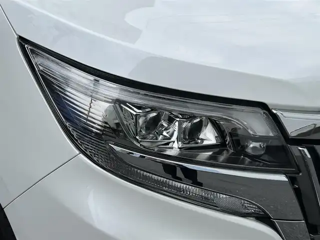 トヨタ エスクァイア ハイブリッド Gi プレミアムパッケージ 福岡県 2020(令2)年 7.6万km ホワイトパールクリスタルシャイン 後席モニター　/純正９型ナビ　/バックカメラ　/ＥＴＣ２．０　/前後ドラレコ　/クルーズコントロール　/衝突被害軽減ブレーキ　/レーンキープ　/ＰＫＳＢ　/ブラウンハーフレザー　/両側電動スライドドア　/シートヒーター