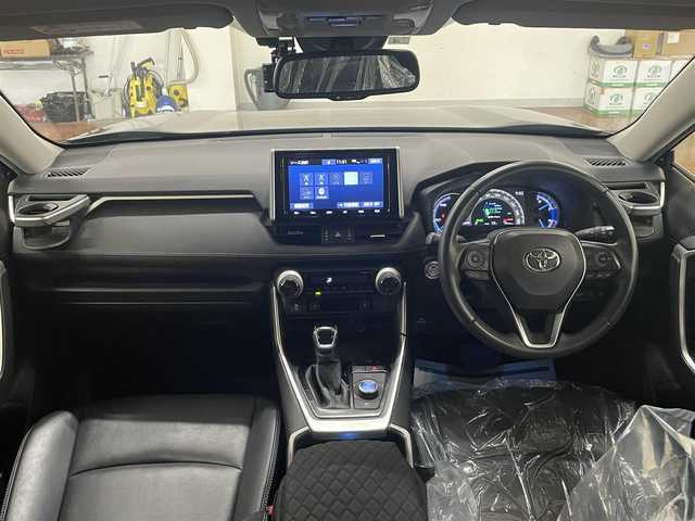 トヨタ ＲＡＶ４ ハイブリッドG 道央・札幌 2020(令2)年 9.4万km アティチュードブラックマイカ 4WD/全周モデリスタエアロ/純正SDナビ/・フルセグTV/CD/DVD/BT/SD/USB/バックカメラ/TVキャンセラー/社外前後ドライブレコーダー/合成皮革シート/前席シートヒーター/運転席パワーシート/運転席シートメモリ機能/電動パーキングブレーキ/ブレーキホールド/パワーバックドア/トヨタセーフティセンス/・プリクラッシュセーフティ/・レーントレーシングアシスト/・ロードサインアシスト/・緊急時操舵支援機能/・低速時加速制御機能/・先行車発進告知機能/横滑り防止装置/前後コーナーセンサー/ステアリングヒーター/レーダークルーズコントロール/ブラインドスポットモニター/ビルトインETC/プッシュスタート/スマートキー/スペアキー/オートライト/オートマチックハイビーム/AC100V電源/純正フロアマット/純正ドアバイザー/ウインカーミラー/ルーフレール/純正18インチAW/ヒッチメンバー/積込社外18インチAW付きサマータイヤ/・225/50R18 ’22製 4mm/新車時保証書/取扱説明書