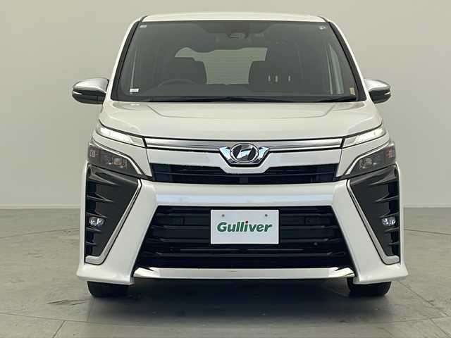トヨタ ヴォクシー ZS 煌Ⅱ 愛知県 2020(令2)年 3.9万km ホワイトパールクリスタルシャイン 純正10型ナビ/・Bluetooth/・CD/DVD/・SD音楽録音/・フルセグテレビ/純正フリップダウンモニター/両側パワースライドドア/衝突軽減ブレーキ/レーンキープアシスト/オートマチックハイビーム/コーナーセンサー/スマートキー/純正ドライブレコーダー/ビルトインＥＴＣ２．０
