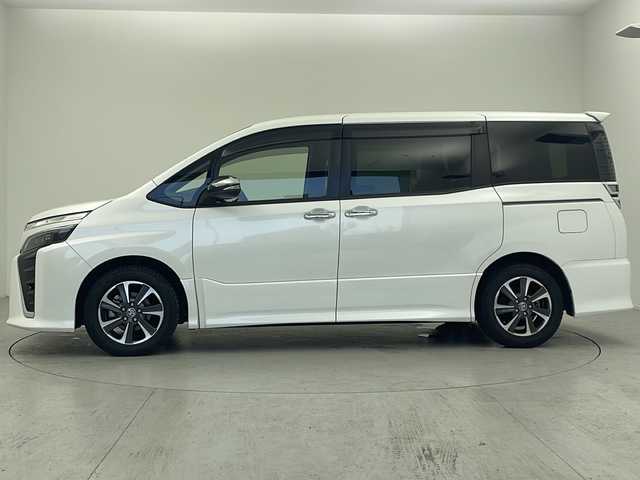 トヨタ ヴォクシー ZS 煌Ⅱ 愛知県 2020(令2)年 3.9万km ホワイトパールクリスタルシャイン 純正10型ナビ/・Bluetooth/・CD/DVD/・SD音楽録音/・フルセグテレビ/純正フリップダウンモニター/両側パワースライドドア/衝突軽減ブレーキ/レーンキープアシスト/オートマチックハイビーム/コーナーセンサー/スマートキー/純正ドライブレコーダー/ビルトインＥＴＣ２．０