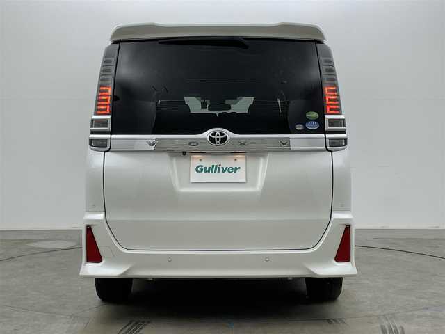 トヨタ ヴォクシー ZS 煌Ⅱ 岡山県 2020(令2)年 3.9万km ホワイトパールクリスタルシャイン 純正10インチナビ　/【Bluetooth/フルセグTV/CD/DVD/HDMI接続/USB接続】/型番:NSZN-Z68T/純正12.1インチフリップダウンモニター　/両側パワースライドドア　/ビルトインＥＴＣ2.0/ＬＥＤヘッドライト　/クルーズコントロール　/純正ドライブレコーダー（前）/バックカメラ　/オートハイビーム　/コーナーセンサー（前後）/フォグライト/衝突軽減ブレーキ/アイドリングストップ