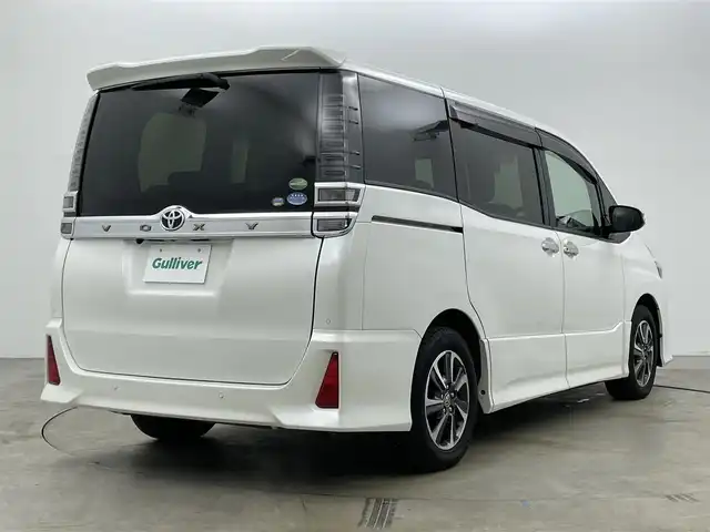 トヨタ ヴォクシー ZS 煌Ⅱ 岡山県 2020(令2)年 3.9万km ホワイトパールクリスタルシャイン 純正10インチナビ　/【Bluetooth/フルセグTV/CD/DVD/HDMI接続/USB接続】/型番:NSZN-Z68T/純正12.1インチフリップダウンモニター　/両側パワースライドドア　/ビルトインＥＴＣ2.0/ＬＥＤヘッドライト　/クルーズコントロール　/純正ドライブレコーダー（前）/バックカメラ　/オートハイビーム　/コーナーセンサー（前後）/フォグライト/衝突軽減ブレーキ/アイドリングストップ