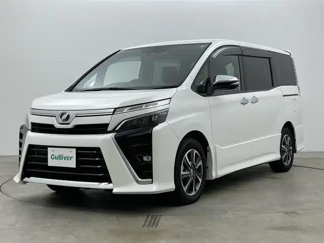 トヨタ ヴォクシー ZS 煌Ⅱ 岡山県 2020(令2)年 3.9万km ホワイトパールクリスタルシャイン 純正10インチナビ　/【Bluetooth/フルセグTV/CD/DVD/HDMI接続/USB接続】/型番:NSZN-Z68T/純正12.1インチフリップダウンモニター　/両側パワースライドドア　/ビルトインＥＴＣ2.0/ＬＥＤヘッドライト　/クルーズコントロール　/純正ドライブレコーダー（前）/バックカメラ　/オートハイビーム　/コーナーセンサー（前後）/フォグライト/衝突軽減ブレーキ/アイドリングストップ