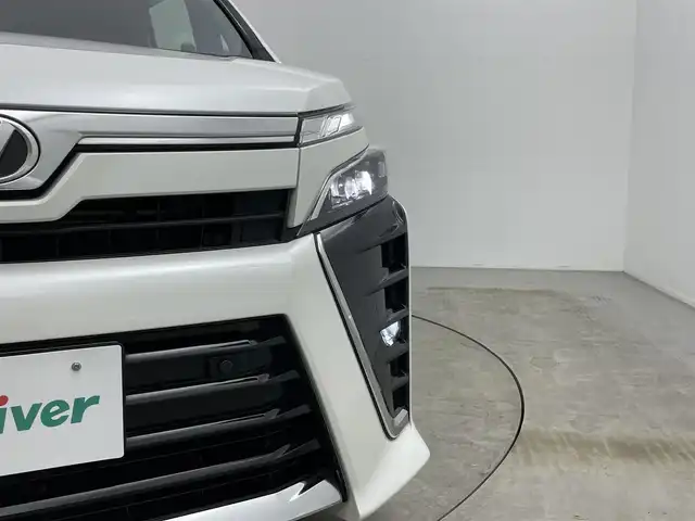 トヨタ ヴォクシー ZS 煌Ⅱ 岡山県 2020(令2)年 3.9万km ホワイトパールクリスタルシャイン 純正10インチナビ　/【Bluetooth/フルセグTV/CD/DVD/HDMI接続/USB接続】/型番:NSZN-Z68T/純正12.1インチフリップダウンモニター　/両側パワースライドドア　/ビルトインＥＴＣ2.0/ＬＥＤヘッドライト　/クルーズコントロール　/純正ドライブレコーダー（前）/バックカメラ　/オートハイビーム　/コーナーセンサー（前後）/フォグライト/衝突軽減ブレーキ/アイドリングストップ