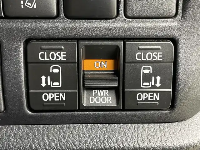 トヨタ ヴォクシー ZS 煌Ⅱ 岡山県 2020(令2)年 3.9万km ホワイトパールクリスタルシャイン 純正10インチナビ　/【Bluetooth/フルセグTV/CD/DVD/HDMI接続/USB接続】/型番:NSZN-Z68T/純正12.1インチフリップダウンモニター　/両側パワースライドドア　/ビルトインＥＴＣ2.0/ＬＥＤヘッドライト　/クルーズコントロール　/純正ドライブレコーダー（前）/バックカメラ　/オートハイビーム　/コーナーセンサー（前後）/フォグライト/衝突軽減ブレーキ/アイドリングストップ