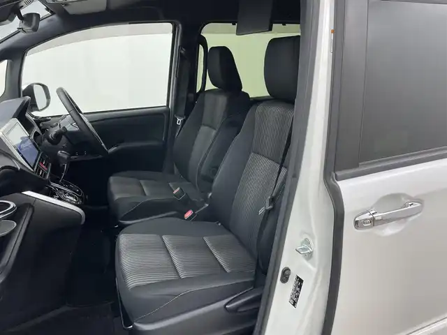 トヨタ ヴォクシー ZS 煌Ⅱ 岡山県 2020(令2)年 3.9万km ホワイトパールクリスタルシャイン 純正10インチナビ　/【Bluetooth/フルセグTV/CD/DVD/HDMI接続/USB接続】/型番:NSZN-Z68T/純正12.1インチフリップダウンモニター　/両側パワースライドドア　/ビルトインＥＴＣ2.0/ＬＥＤヘッドライト　/クルーズコントロール　/純正ドライブレコーダー（前）/バックカメラ　/オートハイビーム　/コーナーセンサー（前後）/フォグライト/衝突軽減ブレーキ/アイドリングストップ