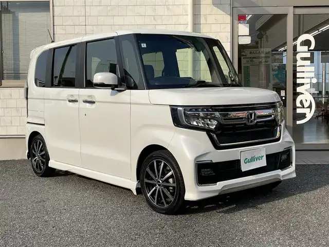 ホンダ Ｎ ＢＯＸ カスタム L ターボ 埼玉県 2022(令4)年 5.1万km プラチナホワイトパール 1オーナー/社外8型ナビ(カロッツェリア)/フルセグ・CD・DVD・BT/Bカメラ/ホンダセンシング/PCS/TRC/レーンキープアシスト/レーダークルコン/クリアランスソナー/パドルシフト/電動パーキングブレーキ/シートヒーター(D/N席)/ビルトインETC/LEDヘッドライト/オートライト/フォグランプ/ライトレベライザー/後席サンシェード/電格ミラー/両側パワースライドドア/USB端子3コ/前後ドラレコ(コムテック)/レーダー探知機(ユピテル)/純正AW(165/55/R15・スタッドレス付き)/スマートキー2本/保証書/取扱説明書