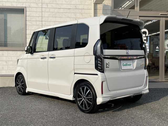 ホンダ Ｎ ＢＯＸ カスタム L ターボ 埼玉県 2022(令4)年 5.1万km プラチナホワイトパール 1オーナー/社外8型ナビ(カロッツェリア)/フルセグ・CD・DVD・BT/Bカメラ/ホンダセンシング/PCS/TRC/レーンキープアシスト/レーダークルコン/クリアランスソナー/パドルシフト/電動パーキングブレーキ/シートヒーター(D/N席)/ビルトインETC/LEDヘッドライト/オートライト/フォグランプ/ライトレベライザー/後席サンシェード/電格ミラー/両側パワースライドドア/USB端子3コ/前後ドラレコ(コムテック)/レーダー探知機(ユピテル)/純正AW(165/55/R15・スタッドレス付き)/スマートキー2本/保証書/取扱説明書