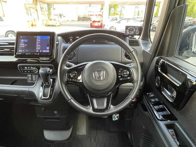 ホンダ Ｎ ＢＯＸ カスタム L ターボ 埼玉県 2022(令4)年 5.1万km プラチナホワイトパール 1オーナー/社外8型ナビ(カロッツェリア)/フルセグ・CD・DVD・BT/Bカメラ/ホンダセンシング/PCS/TRC/レーンキープアシスト/レーダークルコン/クリアランスソナー/パドルシフト/電動パーキングブレーキ/シートヒーター(D/N席)/ビルトインETC/LEDヘッドライト/オートライト/フォグランプ/ライトレベライザー/後席サンシェード/電格ミラー/両側パワースライドドア/USB端子3コ/前後ドラレコ(コムテック)/レーダー探知機(ユピテル)/純正AW(165/55/R15・スタッドレス付き)/スマートキー2本/保証書/取扱説明書