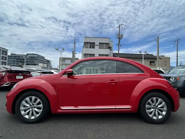 フォルクスワーゲン ザ・ビートル デザイン 島根県 2016(平28)年 3.1万km トルネードレッド 純正SDナビ/Bluetooth/フルセグテレビ/DVD再生/クルーズコントロール/ブラインドスポットディテクション/HIDオートライト/自動防眩ミラー/ミラーヒーター/純正１６インチアルミホイール/純正フロアマット/横滑り防止装置/プッシュスタート