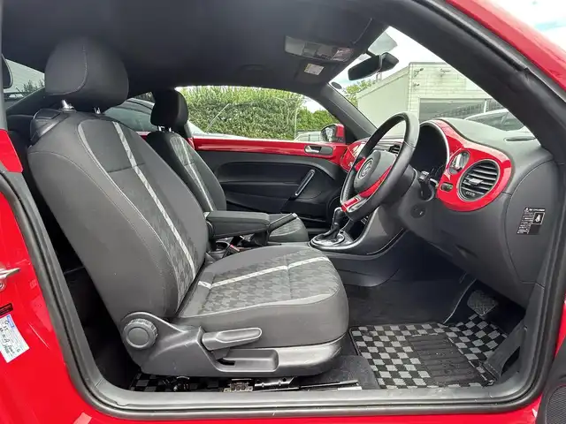 フォルクスワーゲン ザ・ビートル デザイン 島根県 2016(平28)年 3.1万km トルネードレッド 純正SDナビ/Bluetooth/フルセグテレビ/DVD再生/クルーズコントロール/ブラインドスポットディテクション/HIDオートライト/自動防眩ミラー/ミラーヒーター/純正１６インチアルミホイール/純正フロアマット/横滑り防止装置/プッシュスタート