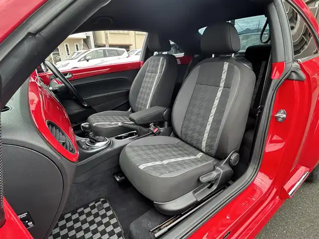 フォルクスワーゲン ザ・ビートル デザイン 島根県 2016(平28)年 3.1万km トルネードレッド 純正SDナビ/Bluetooth/フルセグテレビ/DVD再生/クルーズコントロール/ブラインドスポットディテクション/HIDオートライト/自動防眩ミラー/ミラーヒーター/純正１６インチアルミホイール/純正フロアマット/横滑り防止装置/プッシュスタート