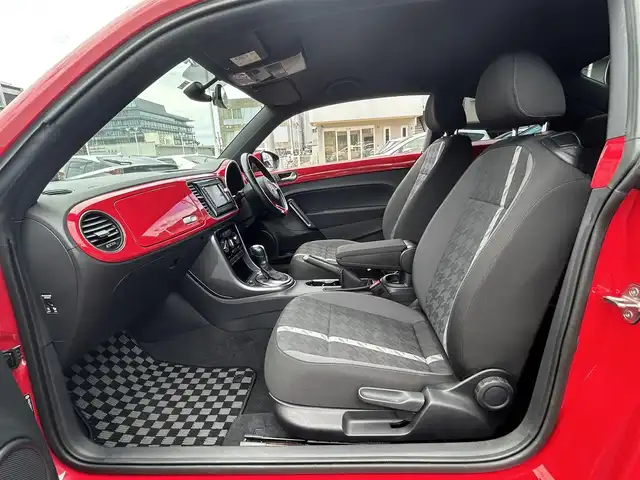 フォルクスワーゲン ザ・ビートル デザイン 島根県 2016(平28)年 3.1万km トルネードレッド 純正SDナビ/Bluetooth/フルセグテレビ/DVD再生/クルーズコントロール/ブラインドスポットディテクション/HIDオートライト/自動防眩ミラー/ミラーヒーター/純正１６インチアルミホイール/純正フロアマット/横滑り防止装置/プッシュスタート