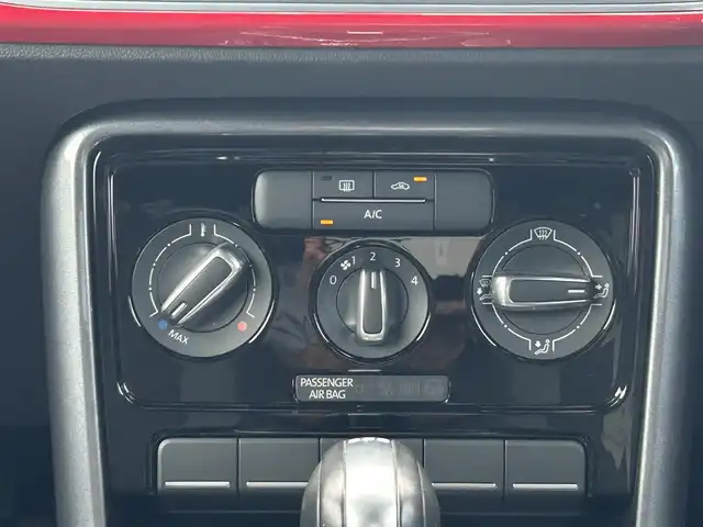 フォルクスワーゲン ザ・ビートル デザイン 島根県 2016(平28)年 3.1万km トルネードレッド 純正SDナビ/Bluetooth/フルセグテレビ/DVD再生/クルーズコントロール/ブラインドスポットディテクション/HIDオートライト/自動防眩ミラー/ミラーヒーター/純正１６インチアルミホイール/純正フロアマット/横滑り防止装置/プッシュスタート