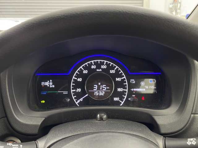 日産 ノート e－パワー X 兵庫県 2017(平29)年 7.7万km ブリリアントホワイトパール ・純正ナビ/CD/SD/AUX/TV/BT/・アラウンドビューモニター/・デジタルインナーミラー/・エマージェンシーブレーキ/・レーンキープアシスト/・スマートキー/・ヘッドライトレベライザー/・ETC/・コーナーセンサー/・純正フロアマット/・15インチ純正アルミホイール