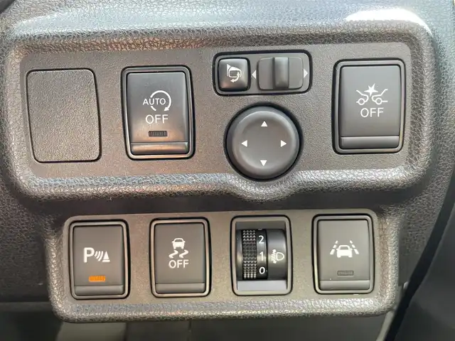 日産 ノート X Vセレクション 福島県 2020(令2)年 5.6万km ブリリアントホワイトパール 社外ナビ(ipod/CD/DVD/フルセグ/Bluetooth)/ＥＴＣ/前方ドライブレコーダー/コーナーセンサー/オートライト/ＬＥＤ/横滑り防止装置/衝突軽減システム/純正フロアマット/プッシュスタート/スマートキー×2