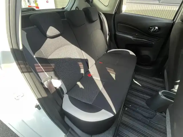 日産 ノート X Vセレクション 福島県 2020(令2)年 5.6万km ブリリアントホワイトパール 社外ナビ(ipod/CD/DVD/フルセグ/Bluetooth)/ＥＴＣ/前方ドライブレコーダー/コーナーセンサー/オートライト/ＬＥＤ/横滑り防止装置/衝突軽減システム/純正フロアマット/プッシュスタート/スマートキー×2