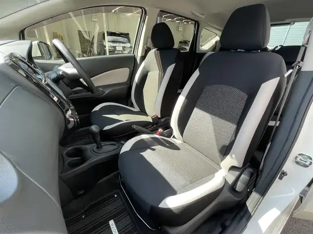 日産 ノート X Vセレクション 福島県 2020(令2)年 5.6万km ブリリアントホワイトパール 社外ナビ(ipod/CD/DVD/フルセグ/Bluetooth)/ＥＴＣ/前方ドライブレコーダー/コーナーセンサー/オートライト/ＬＥＤ/横滑り防止装置/衝突軽減システム/純正フロアマット/プッシュスタート/スマートキー×2