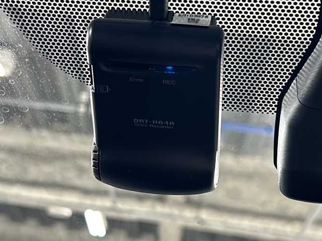 トヨタ プリウス G 沖縄県 2015(平27)年 3万km ホワイトパールクリスタルシャイン 禁煙車　/ワンオーナー/純正ディーラーＯＰナビ/【ＣＤ／ＤＶＤ／フルセグＴＶ／ＢＴ】　/バックカメラ　/前方ドライブレコーダー　/クルーズコントロール　/ハーフレザーシート　/Ｄ席パワーシート　/オートライト　/横滑り防止装置/カーテンエアバック/フォグランプ　/スマートキー/スペアキー