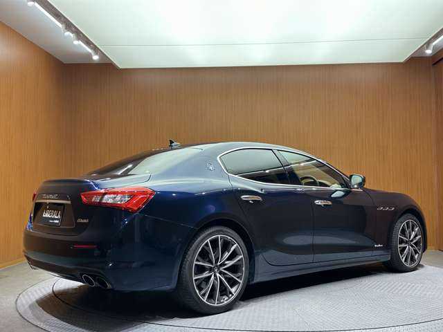 マセラティ マセラティ ギブリ S グランルッソ 千葉県 2019(令1)年 3.8万km 紺 Ｂ＆Ｗ音響　/サンルーフ　/ＯＰ２０インチＡＷ　/純正ナビ　/３６０°カメラ　/ＡＣＣ　/ＬＫＡ　/ＢＳＭ　/レザーシート/シートヒーター　/パワーシート　/ＬＥＤヘッドライト　/ハイビームアシスト　/電動リアゲート