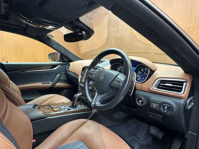 マセラティ マセラティ ギブリ S グランルッソ 千葉県 2019(令1)年 3.8万km 紺 Ｂ＆Ｗ音響　/サンルーフ　/ＯＰ２０インチＡＷ　/純正ナビ　/３６０°カメラ　/ＡＣＣ　/ＬＫＡ　/ＢＳＭ　/レザーシート/シートヒーター　/パワーシート　/ＬＥＤヘッドライト　/ハイビームアシスト　/電動リアゲート