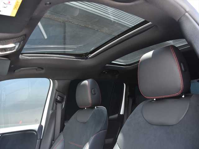 メルセデス・ベンツ ＧＬＢ２００ｄ AMGライン 和歌山県 2020(令2)年 2万km 白 パノラマSR /純正ナビ /360度カメラ/フルセグTV /純19incAW /オートテールゲート /社外デジタルインナーミラー /前後ドラレコ /レーダーセーフティパッケージ /ハーフレザー /シートヒーター /パワーシート /キーレスゴー /パドルシフト /LEDライト /ETC
