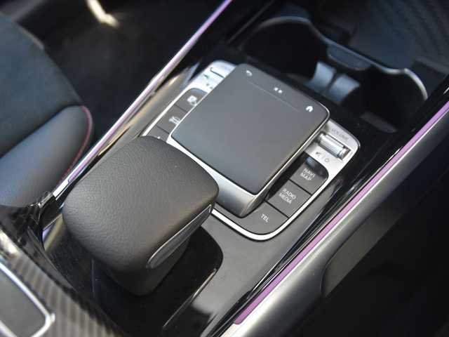 メルセデス・ベンツ ＧＬＢ２００ｄ AMGライン 和歌山県 2020(令2)年 2万km 白 パノラマSR /純正ナビ /360度カメラ/フルセグTV /純19incAW /オートテールゲート /社外デジタルインナーミラー /前後ドラレコ /レーダーセーフティパッケージ /ハーフレザー /シートヒーター /パワーシート /キーレスゴー /パドルシフト /LEDライト /ETC