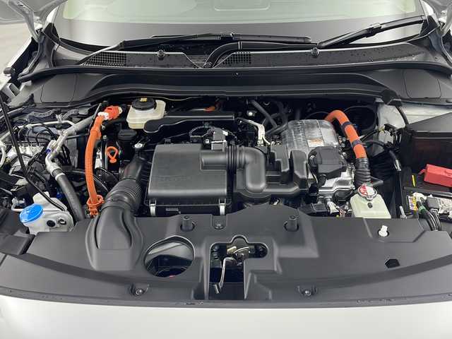 ホンダ ヴェゼル ハイブリッド e:HEV Z 栃木県 2025(令7)年 0.1千km プラチナホワイトパール 登録済未使用車/Honda CONNECTディスプレイオーディオ（ナビ付）/（フルセグ／Bluetooth／AppleCarPley／　　AndroidAuto）/バックカメラ/ホンダセンシング/・衝突軽減ブレーキ/・レーンキープアシスト/・レーダークルーズコントロール/・前後コーナーセンサー/・オートハイビーム/・ブラインドスポットモニター/・標識認識機能/・先行車発進機能/シーケンシャルウィンカー/電動リアゲート/ビルトインETC2.0/前席シートヒーター/ステアリングヒーター/パドルシフト/オートLEDヘッドライト/フォグランプ/置くだけ充電/電動ホールド/スマートキー（スペア1本）