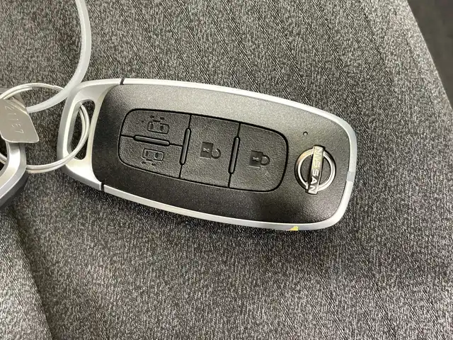 日産 セレナ e－パワー ハイウェイスター V 栃木県 2025(令7)年 0.1千km プリズムホワイト 純正Nissanコネクトナビ/(フルセグTV/Bluetooth//             AppleCarPlay/AndroidAuto/USB)/後席モニター/全方位カメラ/バックカメラ/プロパイロット/プロパイロット緊急停止支援システム/レーンキープアシスト/オートクルーズコントロール/前後コーナーセンサー/アダプティブLEDヘッドライト/前後ドライブレコーダー/両側パワースライドドア/ワイヤレス充電/ETC2.0/電動パーキングブレーキ/オートホールド/デジタルインナーミラー