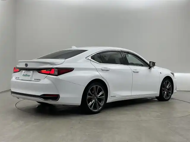 レクサス ＥＳ 300h Fスポーツ 埼玉県 2019(平31)年 5.9万km ホワイトノーヴァガラスフレーク サンルーフ　メーカーナビ　バックカメラ　ＢＳＭ　黒レザーシート　三眼ＬＥＤ　セーフティシステムプラス　レーダークルーズコントロール　ビルトインＥＴＣ２．０　ステアリングヒーター　メモリシート　地デジ