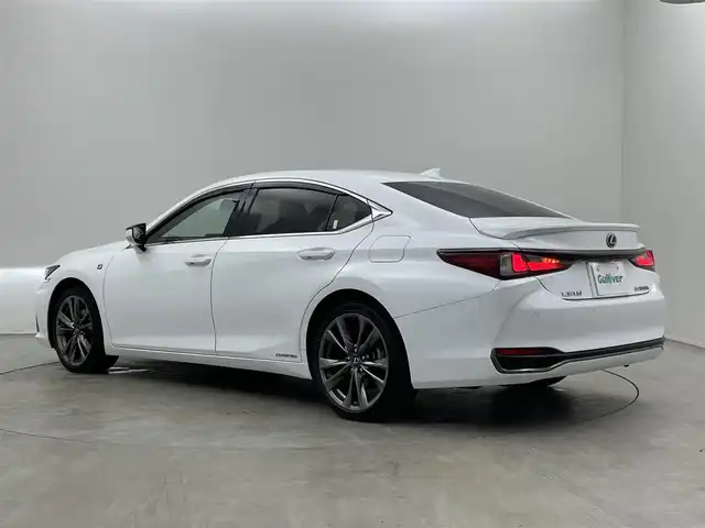 レクサス ＥＳ 300h Fスポーツ 埼玉県 2019(平31)年 5.9万km ホワイトノーヴァガラスフレーク サンルーフ　メーカーナビ　バックカメラ　ＢＳＭ　黒レザーシート　三眼ＬＥＤ　セーフティシステムプラス　レーダークルーズコントロール　ビルトインＥＴＣ２．０　ステアリングヒーター　メモリシート　地デジ