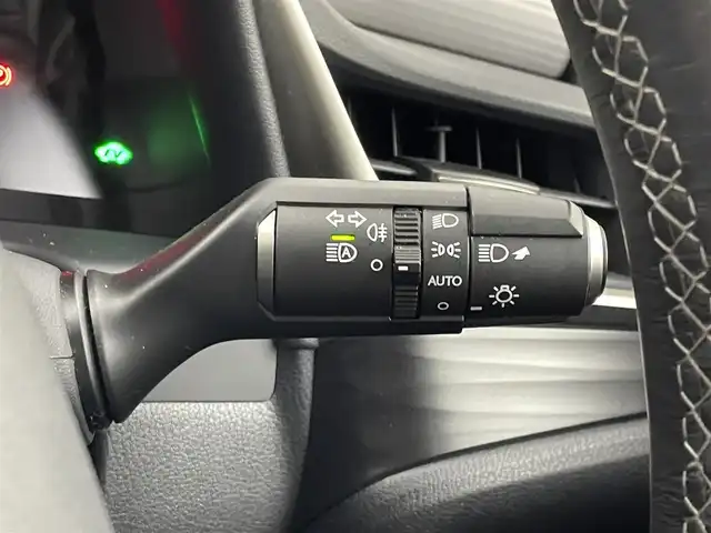 レクサス ＥＳ 300h Fスポーツ 埼玉県 2019(平31)年 5.9万km ホワイトノーヴァガラスフレーク サンルーフ　メーカーナビ　バックカメラ　ＢＳＭ　黒レザーシート　三眼ＬＥＤ　セーフティシステムプラス　レーダークルーズコントロール　ビルトインＥＴＣ２．０　ステアリングヒーター　メモリシート　地デジ