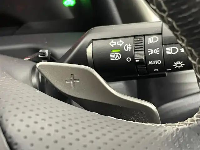 レクサス ＥＳ 300h Fスポーツ 埼玉県 2019(平31)年 5.9万km ホワイトノーヴァガラスフレーク サンルーフ　メーカーナビ　バックカメラ　ＢＳＭ　黒レザーシート　三眼ＬＥＤ　セーフティシステムプラス　レーダークルーズコントロール　ビルトインＥＴＣ２．０　ステアリングヒーター　メモリシート　地デジ