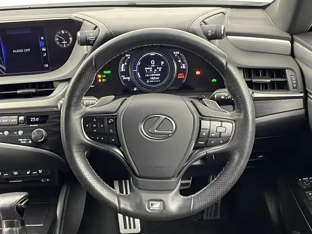 レクサス ＥＳ 300h Fスポーツ 埼玉県 2019(平31)年 5.9万km ホワイトノーヴァガラスフレーク サンルーフ　メーカーナビ　バックカメラ　ＢＳＭ　黒レザーシート　三眼ＬＥＤ　セーフティシステムプラス　レーダークルーズコントロール　ビルトインＥＴＣ２．０　ステアリングヒーター　メモリシート　地デジ