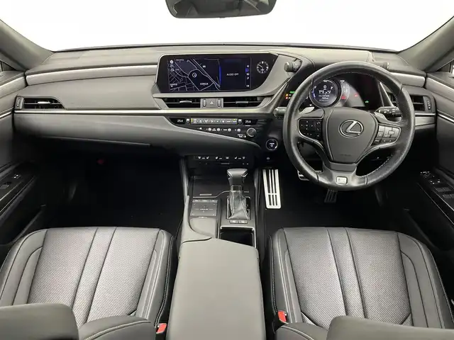 レクサス ＥＳ 300h Fスポーツ 埼玉県 2019(平31)年 5.9万km ホワイトノーヴァガラスフレーク サンルーフ　メーカーナビ　バックカメラ　ＢＳＭ　黒レザーシート　三眼ＬＥＤ　セーフティシステムプラス　レーダークルーズコントロール　ビルトインＥＴＣ２．０　ステアリングヒーター　メモリシート　地デジ