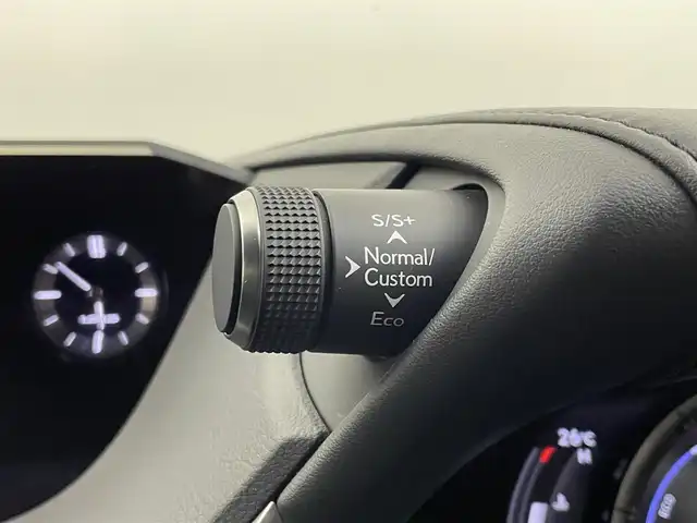 レクサス ＥＳ 300h Fスポーツ 埼玉県 2019(平31)年 5.9万km ホワイトノーヴァガラスフレーク サンルーフ　メーカーナビ　バックカメラ　ＢＳＭ　黒レザーシート　三眼ＬＥＤ　セーフティシステムプラス　レーダークルーズコントロール　ビルトインＥＴＣ２．０　ステアリングヒーター　メモリシート　地デジ