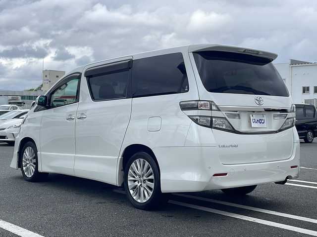 トヨタ ヴェルファイア 2．4Z 熊本県 2013(平25)年 11.1万km ホワイトパールクリスタルシャイン (株)IDOMが運営する【じしゃロン熊本店】の自社ローン専用車両になりますこちらは現金またはオートローンご利用時の価格です。自社ローンご希望の方は別途その旨お申付け下さい/純正ナビ（ＣＤ　フルセグ　ＢＴ）　/バックカメラ　/ドライブレコーダー　/コーナーセンサー　/片側パワースライドドア　/純正フリップダウンモニター　/ＨＩＤヘッドライト　/プッシュスタート　/スマートキー