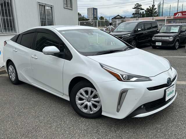 トヨタ プリウス SセーフティプラスⅡ 富山県 2021(令3)年 12.9万km プラチナホワイトパールマイカ ワンオーナー/スマートキー×２/純正メモリーナビ(NSZT-Y68T)/DVD/MSV/BT/フルセグTV/HDMI/ビルトインETC/バックカメラ/BSM/衝突安全ブレーキ/レーンキープアシスト/オートハイビーム/クリアランスソナー/電格ウィンカーミラー/LEDヘッドライト/フォグ/ステアリングスイッチ/革巻きステアリング/オートリトラミラー/横滑り防止装置/保証書・取説・ナビ取説