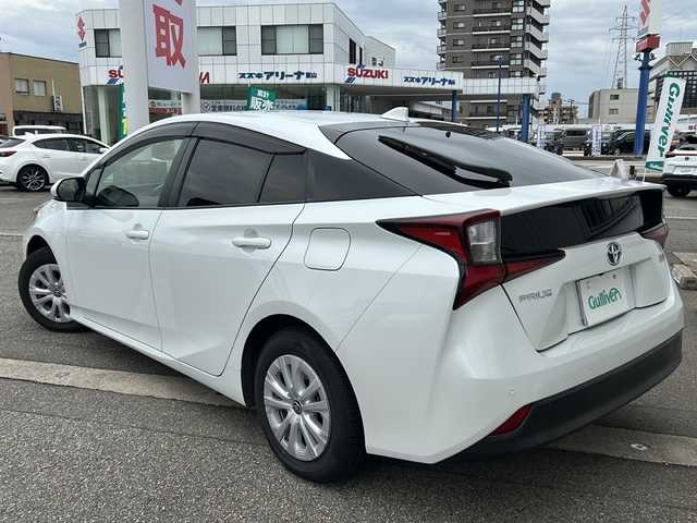 トヨタ プリウス SセーフティプラスⅡ 富山県 2021(令3)年 12.9万km プラチナホワイトパールマイカ ワンオーナー/スマートキー×２/純正メモリーナビ(NSZT-Y68T)/DVD/MSV/BT/フルセグTV/HDMI/ビルトインETC/バックカメラ/BSM/衝突安全ブレーキ/レーンキープアシスト/オートハイビーム/クリアランスソナー/電格ウィンカーミラー/LEDヘッドライト/フォグ/ステアリングスイッチ/革巻きステアリング/オートリトラミラー/横滑り防止装置/保証書・取説・ナビ取説