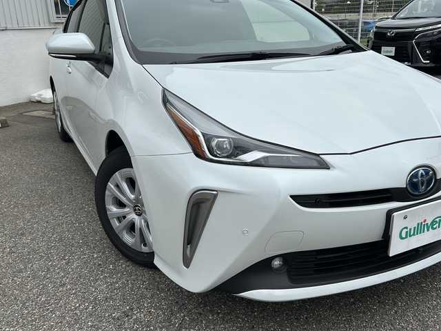 トヨタ プリウス SセーフティプラスⅡ 富山県 2021(令3)年 12.9万km プラチナホワイトパールマイカ ワンオーナー/スマートキー×２/純正メモリーナビ(NSZT-Y68T)/DVD/MSV/BT/フルセグTV/HDMI/ビルトインETC/バックカメラ/BSM/衝突安全ブレーキ/レーンキープアシスト/オートハイビーム/クリアランスソナー/電格ウィンカーミラー/LEDヘッドライト/フォグ/ステアリングスイッチ/革巻きステアリング/オートリトラミラー/横滑り防止装置/保証書・取説・ナビ取説