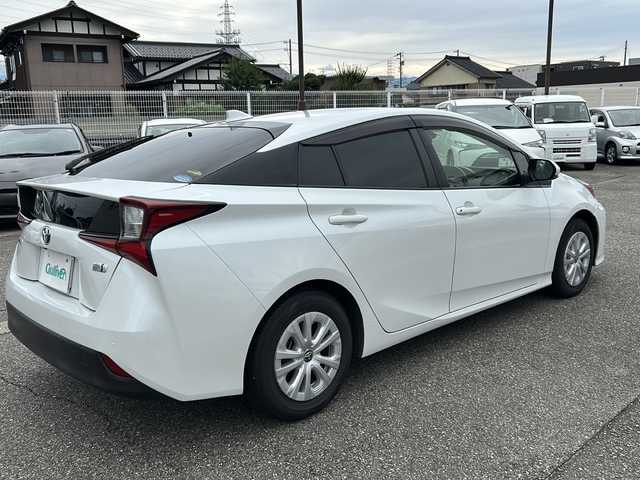 トヨタ プリウス SセーフティプラスⅡ 富山県 2021(令3)年 12.9万km プラチナホワイトパールマイカ ワンオーナー/スマートキー×２/純正メモリーナビ(NSZT-Y68T)/DVD/MSV/BT/フルセグTV/HDMI/ビルトインETC/バックカメラ/BSM/衝突安全ブレーキ/レーンキープアシスト/オートハイビーム/クリアランスソナー/電格ウィンカーミラー/LEDヘッドライト/フォグ/ステアリングスイッチ/革巻きステアリング/オートリトラミラー/横滑り防止装置/保証書・取説・ナビ取説