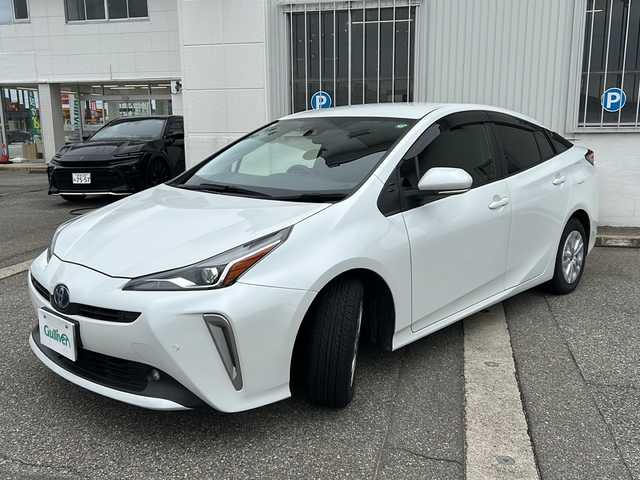 トヨタ プリウス SセーフティプラスⅡ 富山県 2021(令3)年 12.9万km プラチナホワイトパールマイカ ワンオーナー/スマートキー×２/純正メモリーナビ(NSZT-Y68T)/DVD/MSV/BT/フルセグTV/HDMI/ビルトインETC/バックカメラ/BSM/衝突安全ブレーキ/レーンキープアシスト/オートハイビーム/クリアランスソナー/電格ウィンカーミラー/LEDヘッドライト/フォグ/ステアリングスイッチ/革巻きステアリング/オートリトラミラー/横滑り防止装置/保証書・取説・ナビ取説